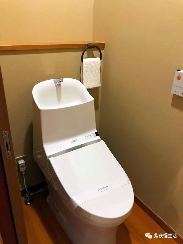 未见富士,幸运依在-秀峰阁湖月