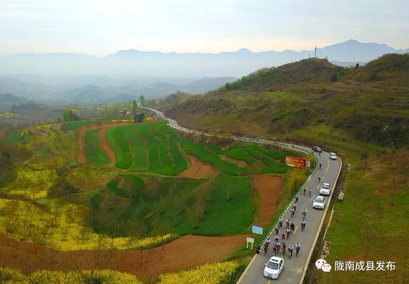 我叫成县，这是我2019年的自拍照~