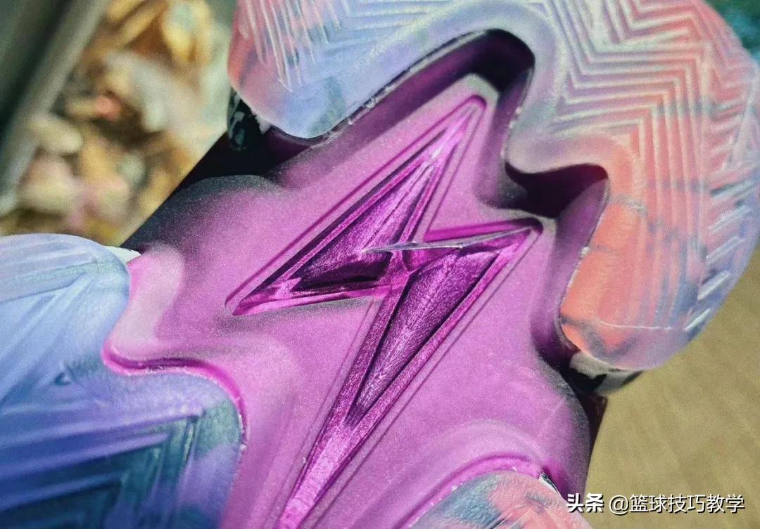 匹克闪电与安踏要疯4！哪双才是国产外场实战王？