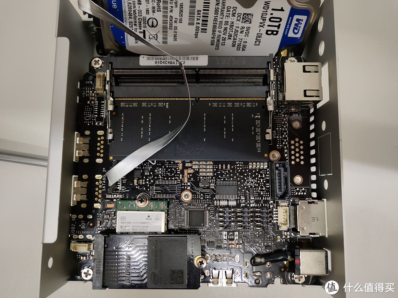 华硕UN66简单评测：小巧、精致、性能强