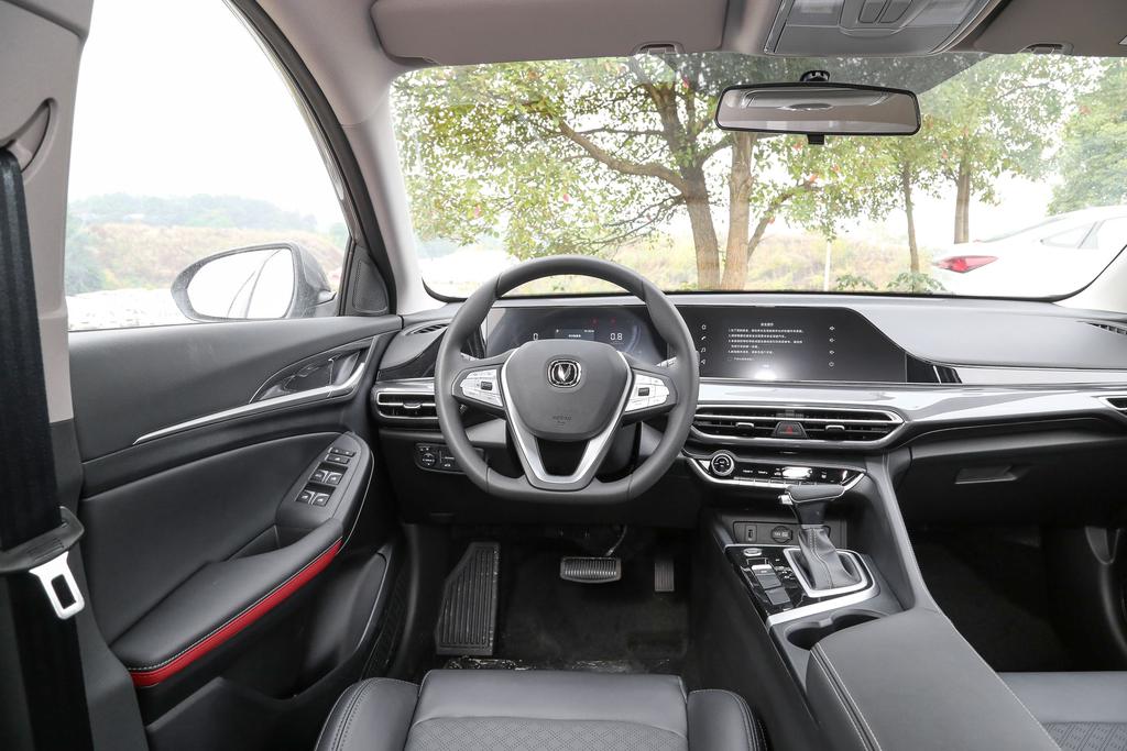 逸动plus1.4t蓝鲸和1.6l底盘一样,驾驶逸动