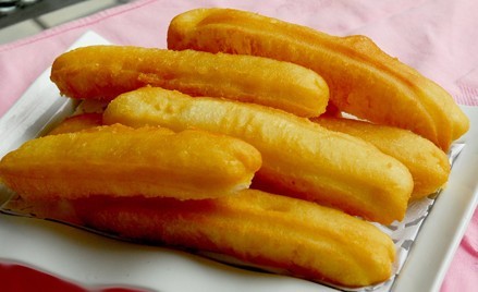 鸡蛋小油条的做法,鸡蛋油条汤的家常做法