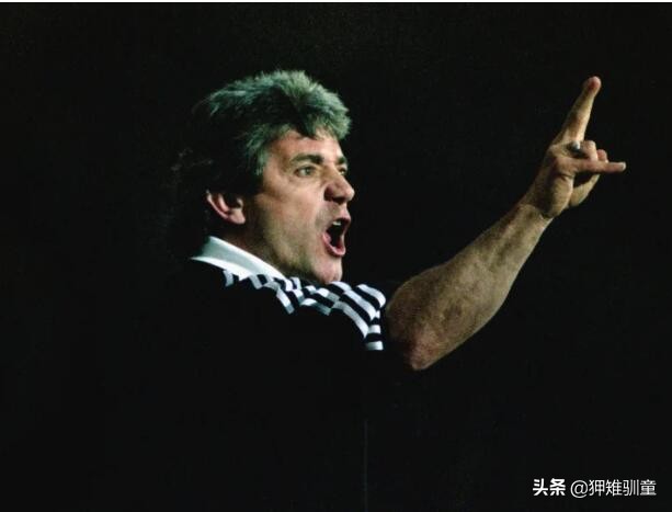 谁是英超历史最佳中后卫,英超最佳三位教练