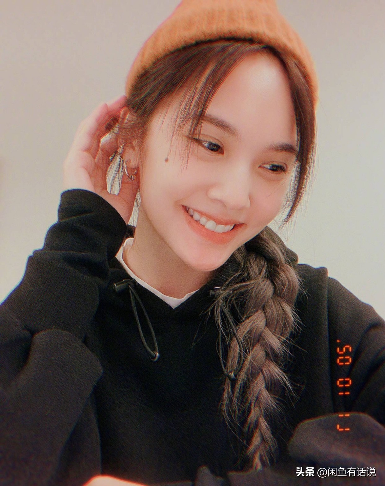 脸上有痣较多的女人,脸上有痣的女人面相