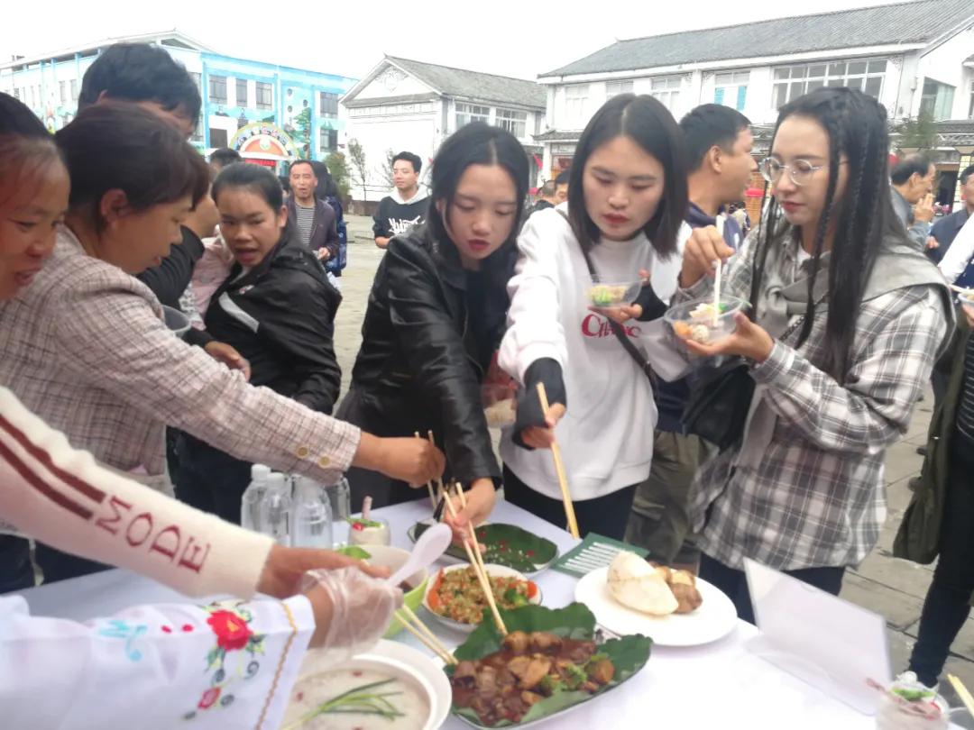 丰收节邀您尝特色农产品,钟山县香芋丰收节