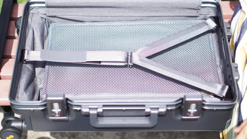 粗铝框设计，TSA密码锁，地平线8号行李箱，出差旅行好伙伴