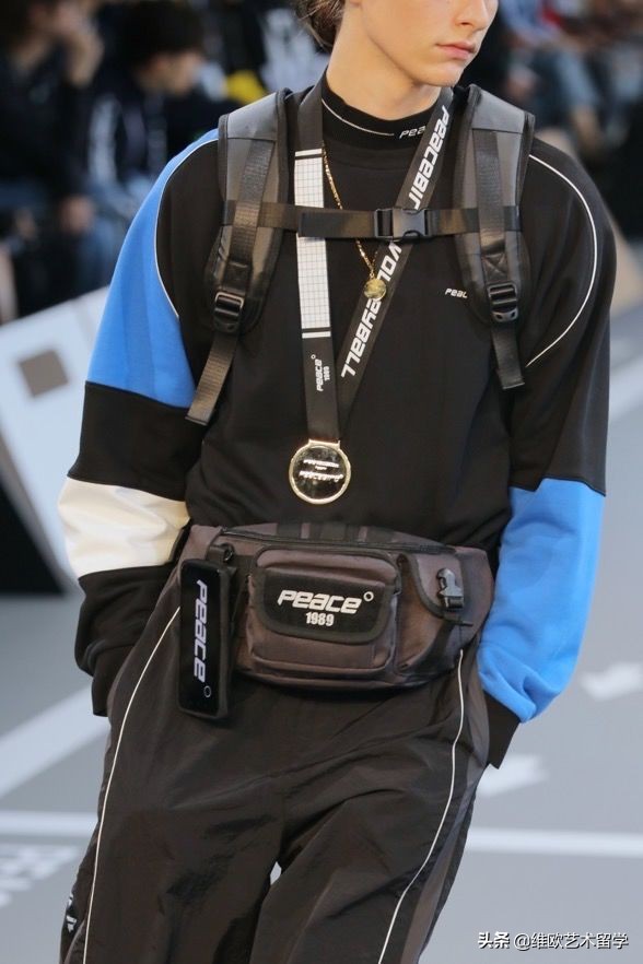 太平鸟时装发布会,太平鸟联名绿色外套