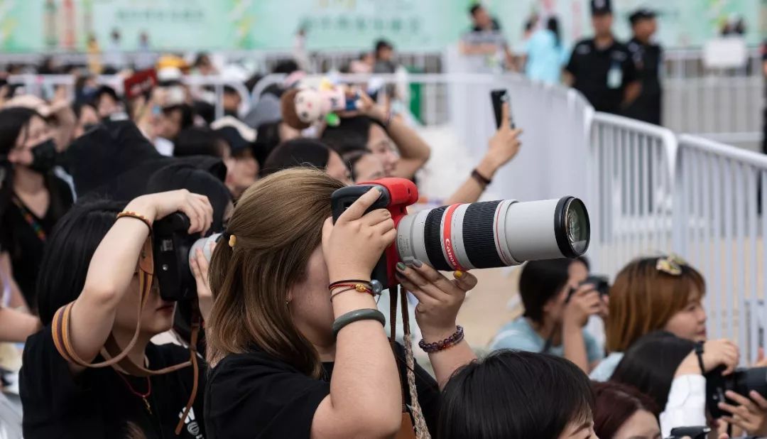 追星一定要投入很多金钱吗,追星就一定要投入很多钱吗