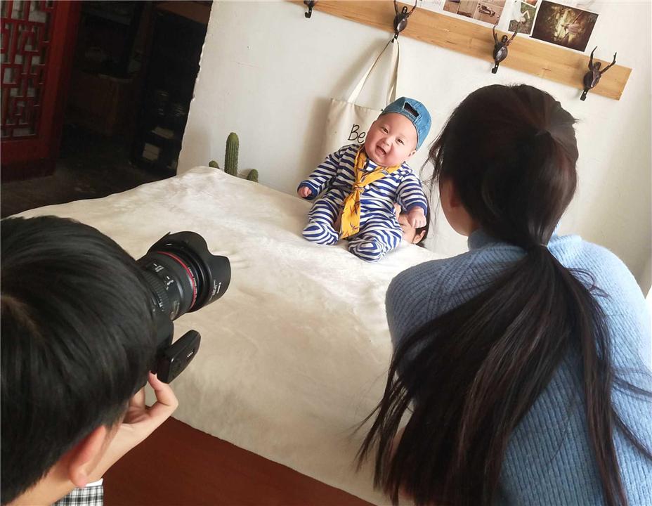 宝宝拍百天照怎么拍视频,宝宝拍百天照摄影技巧