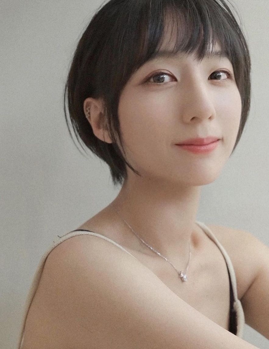 今年流行短发大脸女士适合的短发,最新超级短发流行款