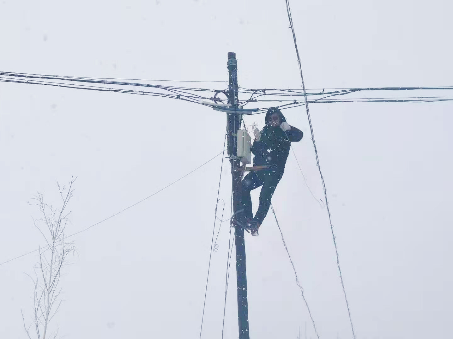 老人享受智慧新生活很难？网友：这届老baby不要太6！