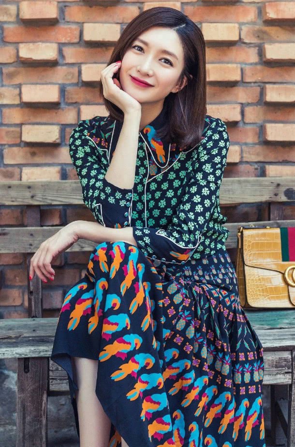 江疏影现在穿什么衣服,江疏影连穿个衣服都这么有气质