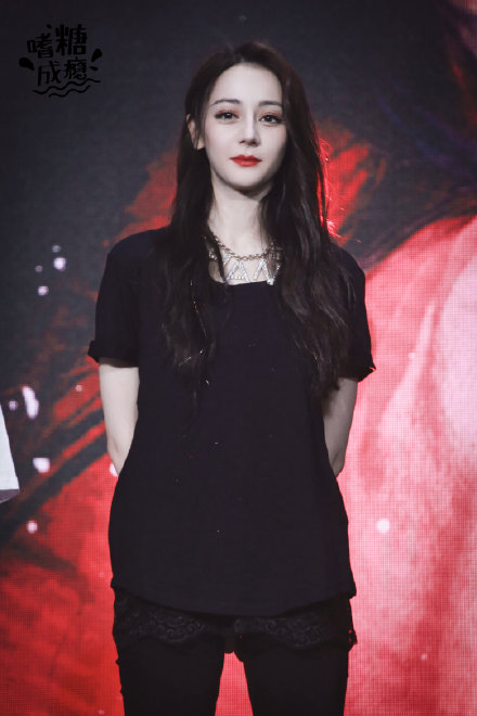 迪丽热巴在台上的霸气现场,迪丽热巴在片场撕头发