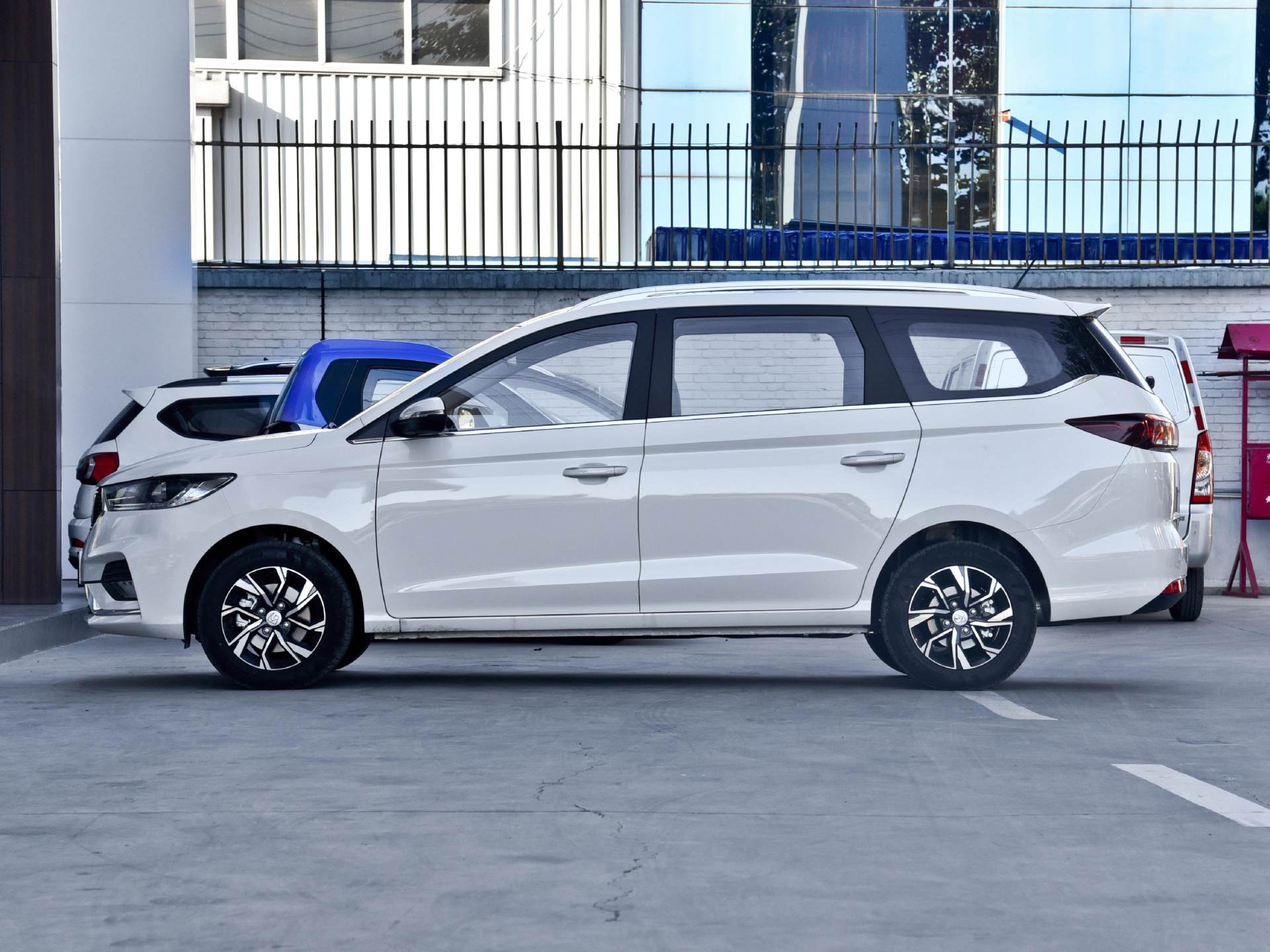 价格低省油性价比高的车10万内,油耗低价格便宜的自动挡车