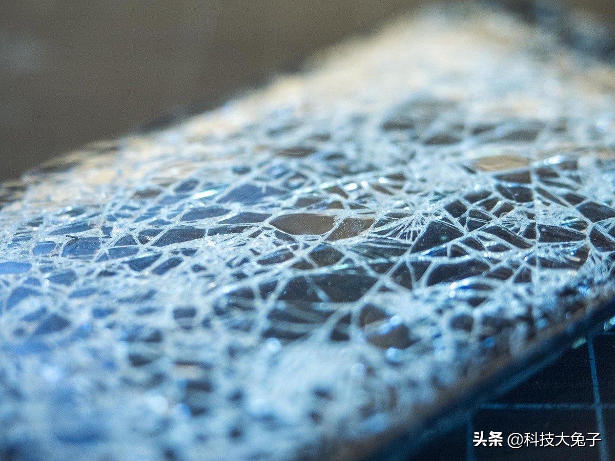 手机屏幕保护膜坏了有必要再贴吗,一般手机保护膜真的能保护屏幕吗