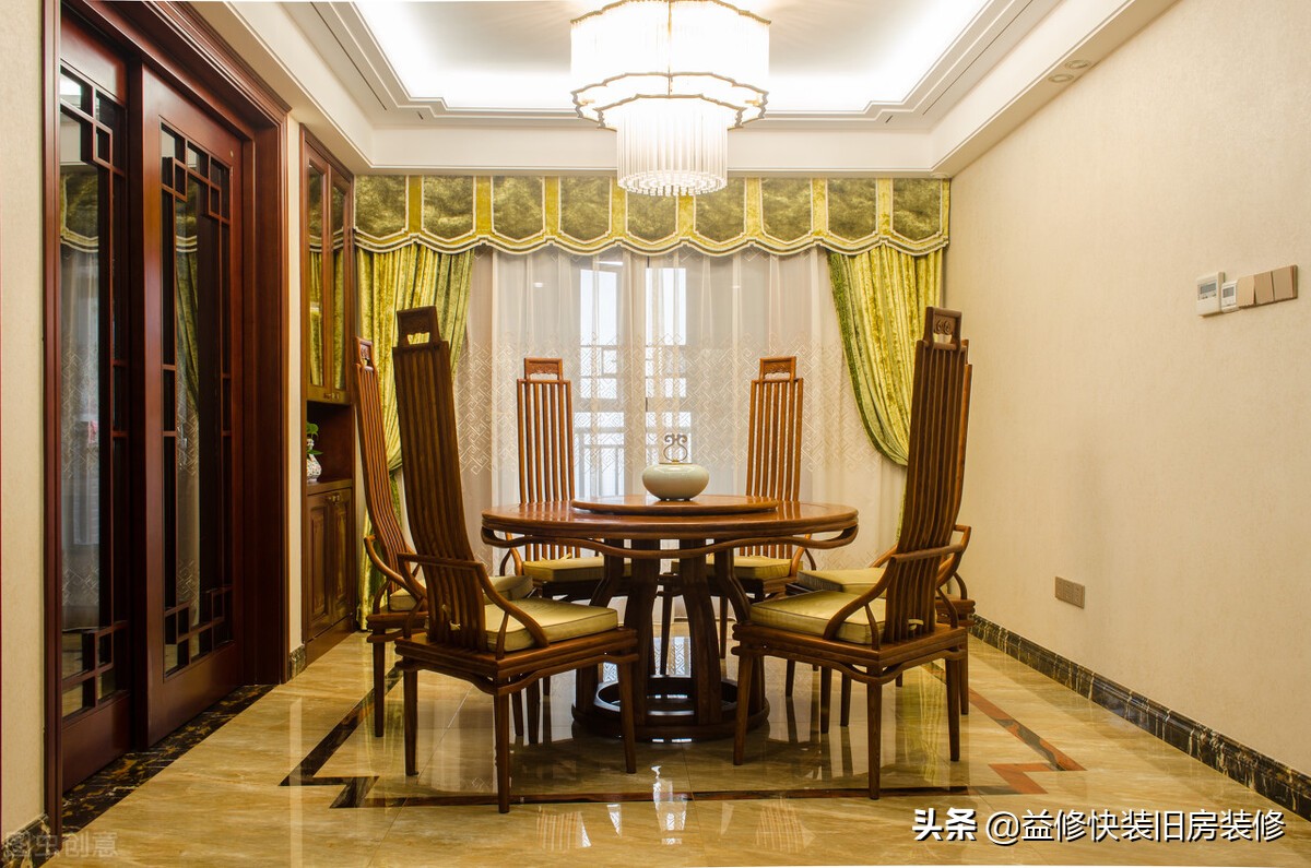 餐厅吊顶漏水了怎么处理,家里客厅吊顶漏水了找谁