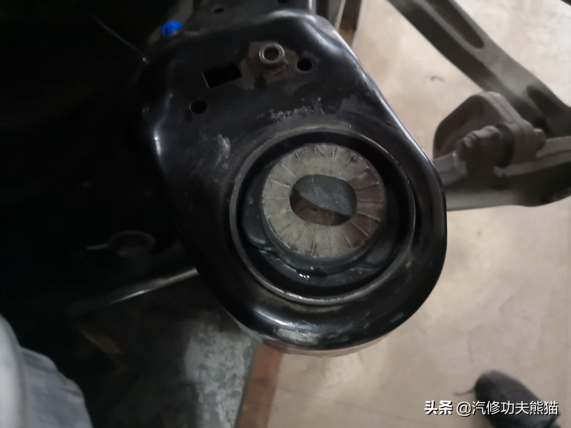 10年奥迪a6l2.0t烧机油维修,奥迪a6l2.0t烧机油吗