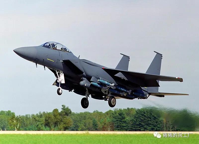 歼16旋转发射挂架,歼16可挂载大量精确制导武器