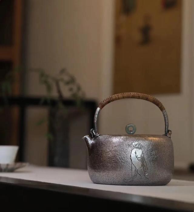 银壶银杯煮茶喝茶好吗,泡茶为什么用银壶煮水比较好