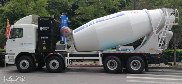 新款华菱轻量化8x4搅拌车,8分钟换电池汽车