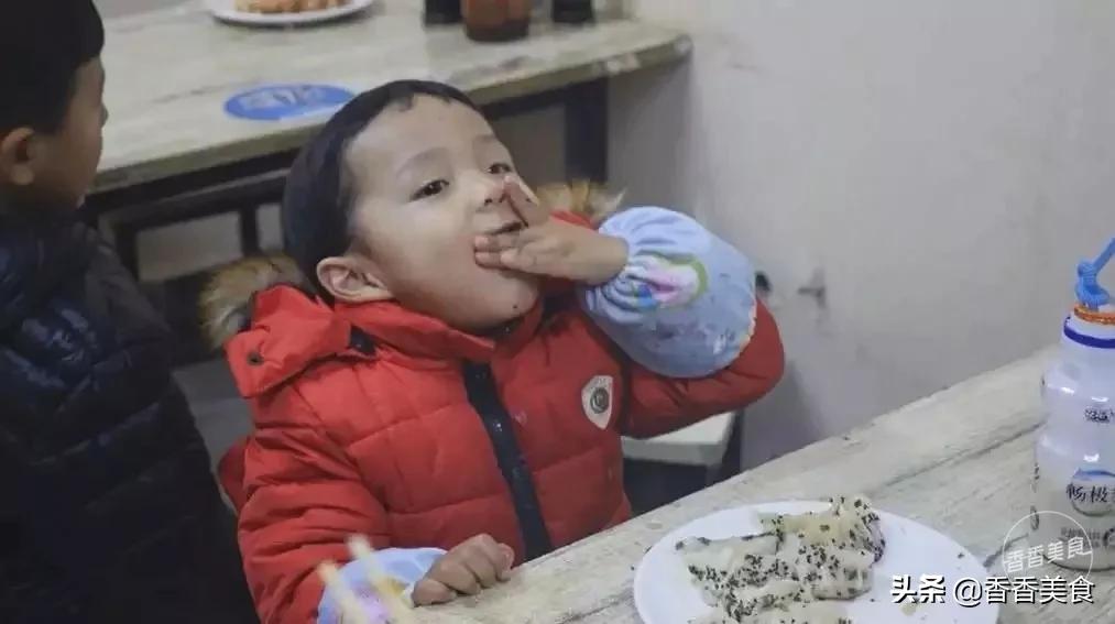 从夜市摊追到小门店，吃过这家南方锅贴才懂为什么