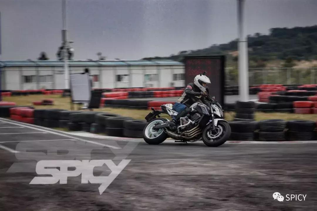 第一辆摩托车应该选踏板还是跨骑,福州摩托车新手入门