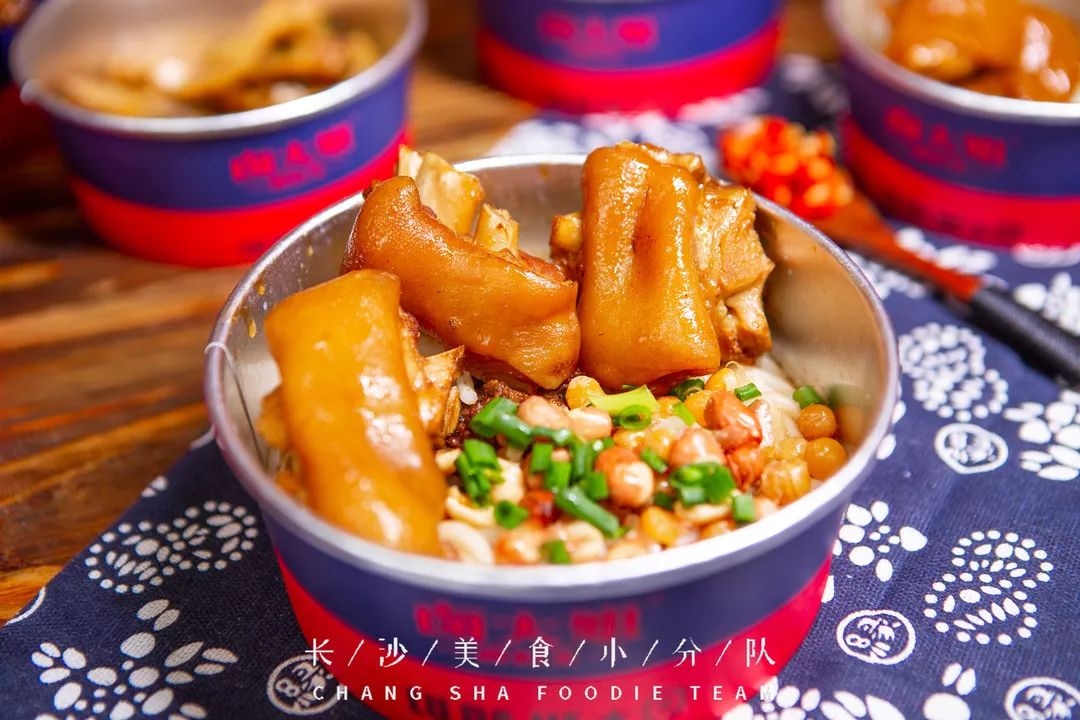 解读卤大娘卤味品牌新模式,卤大姐卤粉加盟