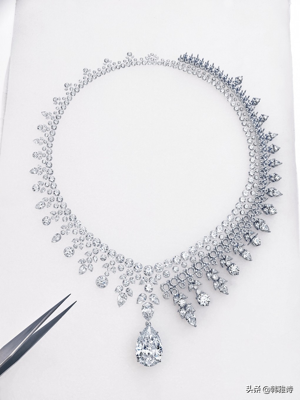 ladygaga戴的黄钻,ladygaga19年奥斯卡佩戴的珠宝