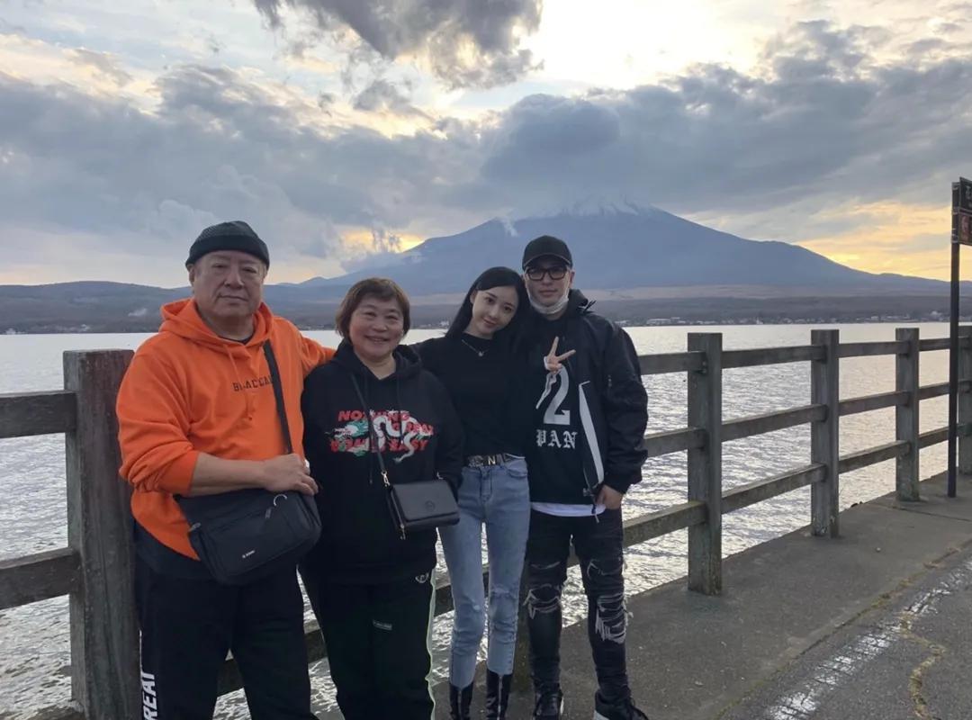 嫁给富豪的柜员空姐,嫁给富豪的柜姐