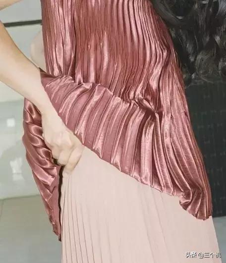 今年流行的裙子不穿高跟鞋,今年流行时髦的裙子冬天穿的