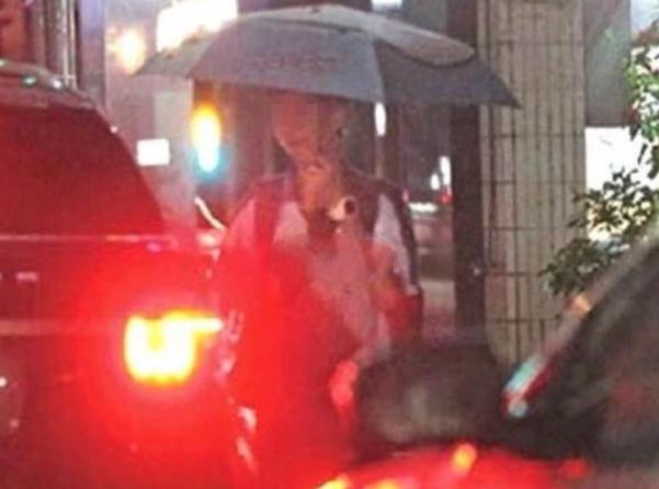 专辑张张大卖，事业一路高歌，这是我们忘掉他风流史的理由？