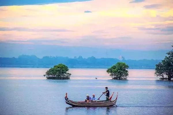 缅甸是一个让人着迷的地方,缅甸这个国家的特色