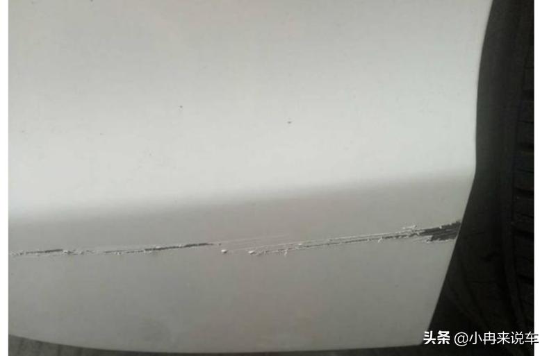新车前脸蹭掉漆了咋办,新车蹭掉很多漆可以贴车衣吗