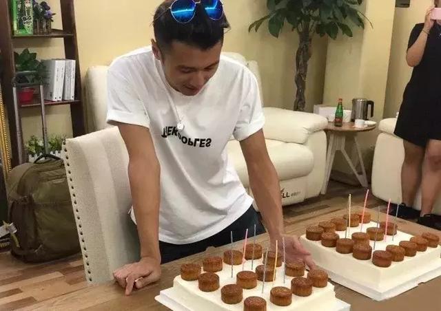 有关明星的蛋糕,明星图案的蛋糕