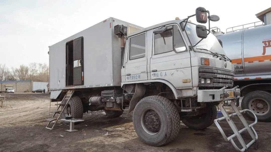 最适合改装的越野房车,三个90后开民宿