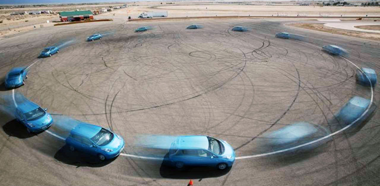 好车为什么跑起来不飘,好车为什么都宽