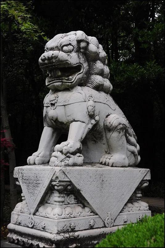 谭延闿墓,谭延闿墓用圆明园的石头