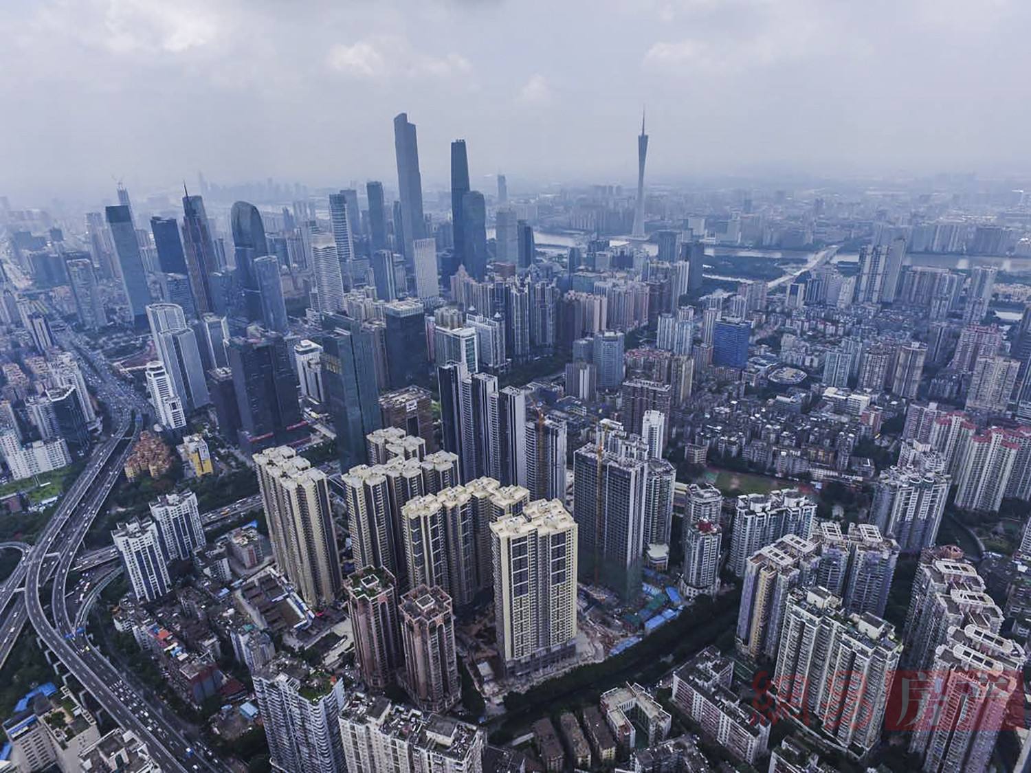 为何年轻人都往大城市买房,年轻人越来越后悔在城里买房