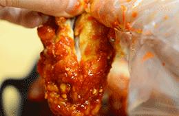 极限职业警察炸鸡视频,警察炸鸡店搞笑片段