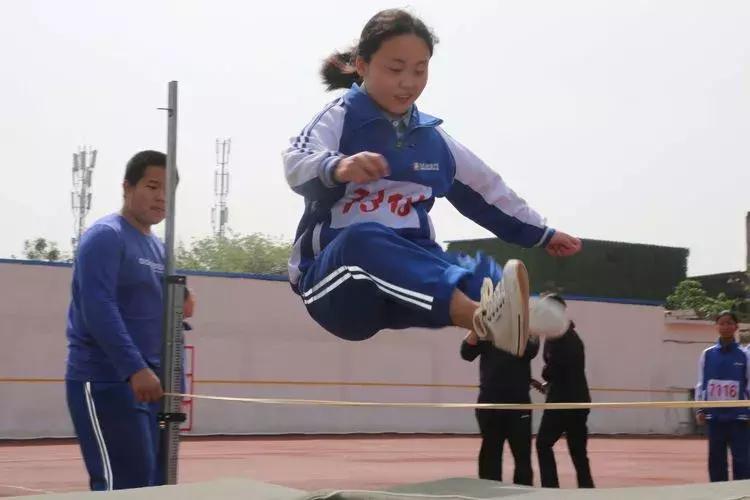 首届学校体育节暨秋季田径运动会,全市中学生田径运动会隆重开幕