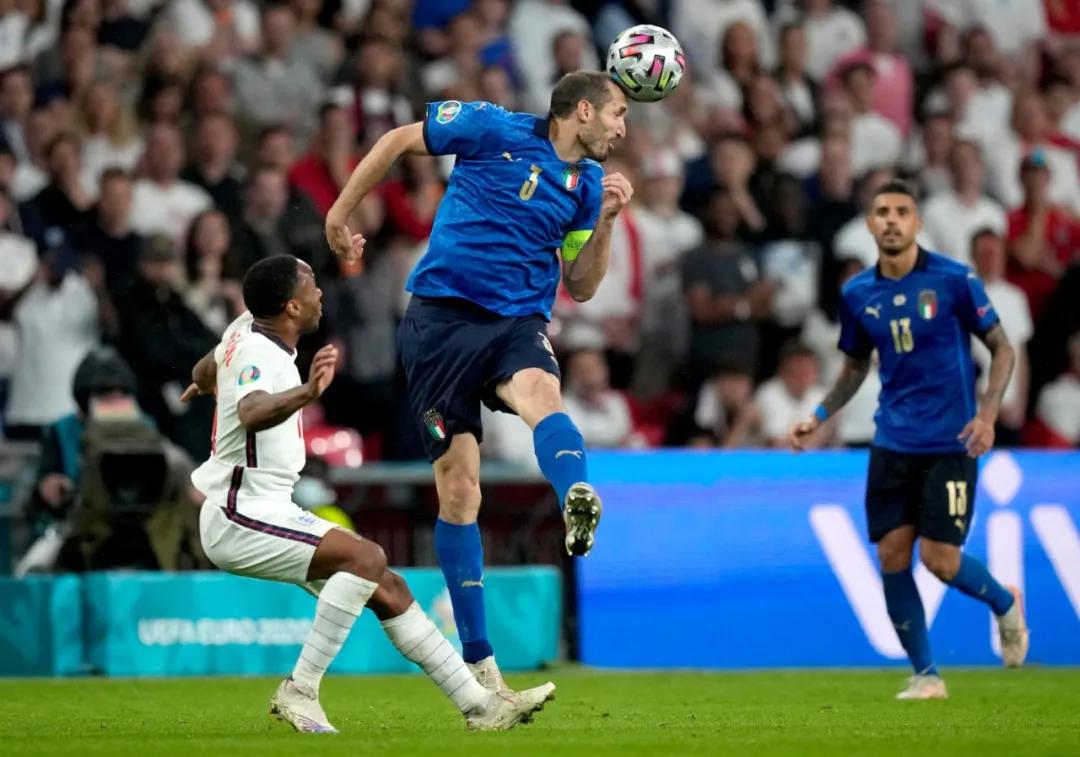 欧洲杯决赛回顾：意大利把温布利染成蓝色，足球回到罗马