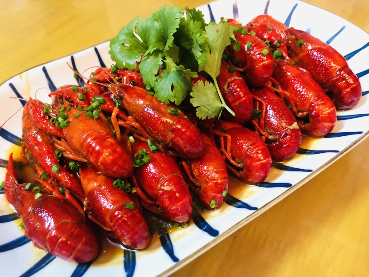 买小龙虾青的好还是红的好,买小龙虾划算还是海虾划算