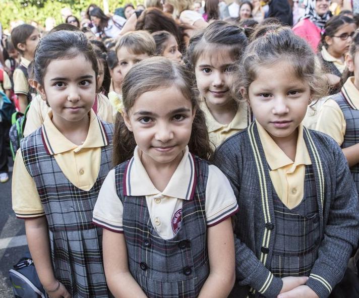 世界各国的校服对比,世界各国学生校服