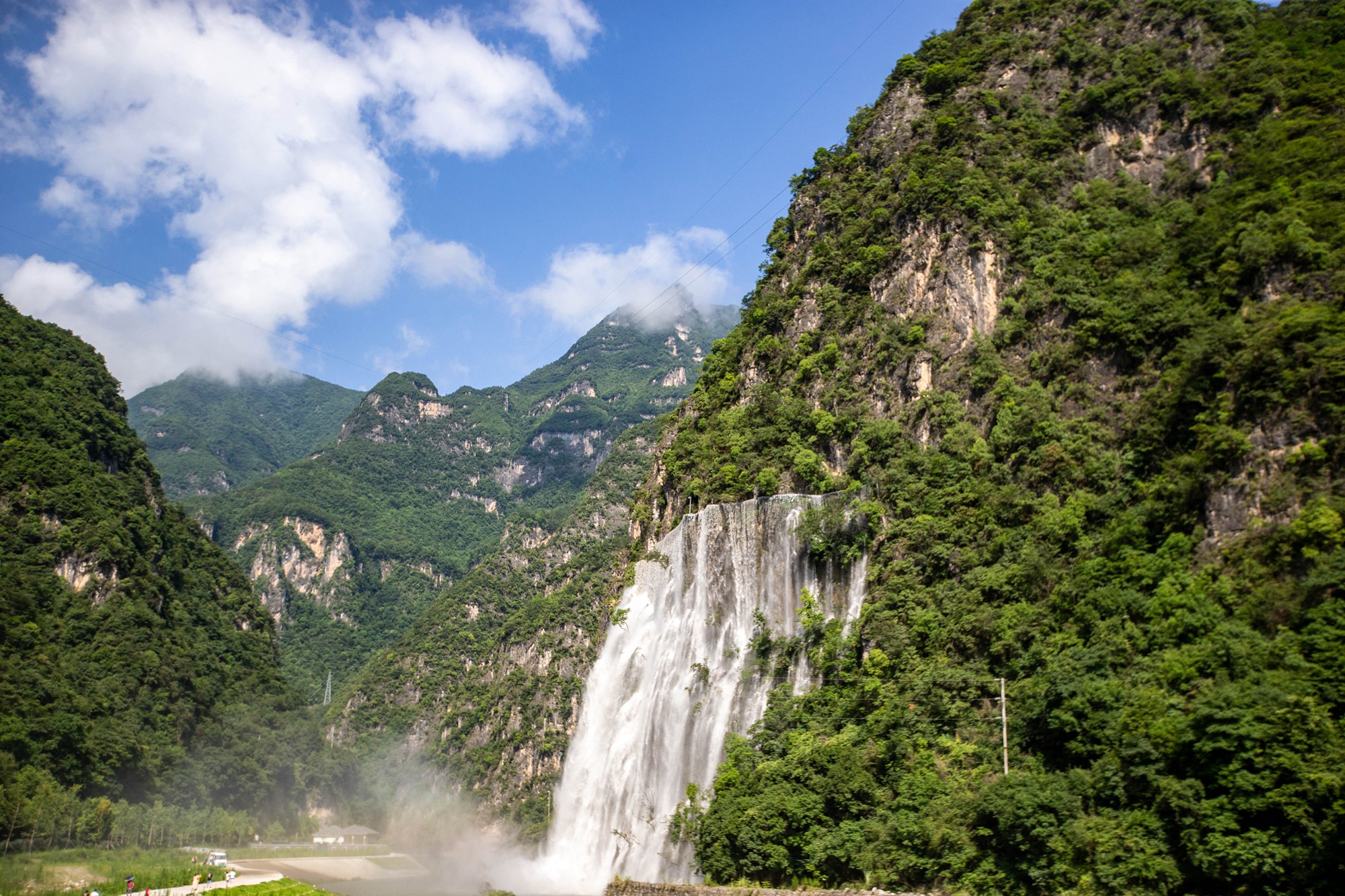 宜昌兴山朝天吼漂流空气质量,宜昌朝天吼漂流今天可以游吗