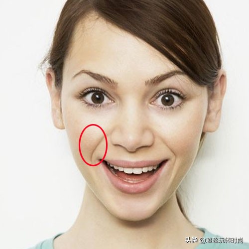 女人人中最近出现了皱纹,女人脸上有明显的皱纹是多少岁了