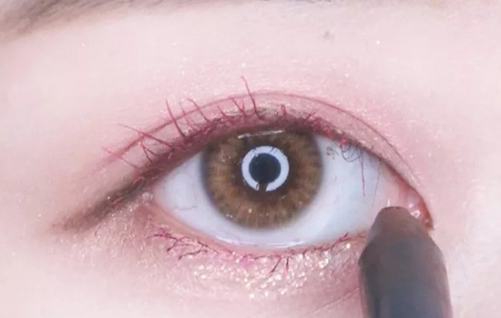 女明星同款活力妆,明星日常妆容眼影