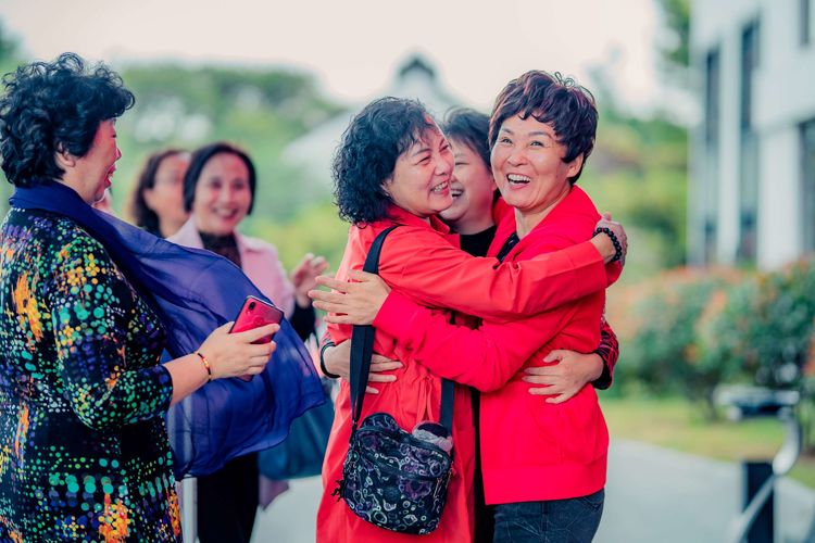 岁月不老我们不散全文,岁月不老我们不散什么意思