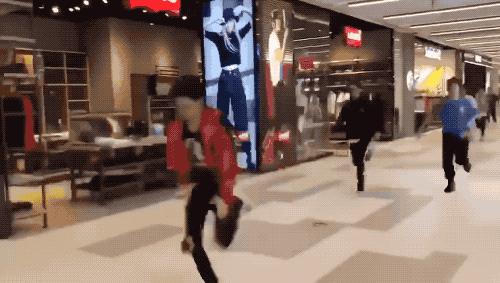 优衣库kaws还会补货吗,疯抢优衣库kaws衣服