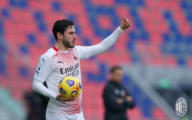 2-1！欧冠7冠王创28年纪录！伊布错失里程碑，C罗又笑了