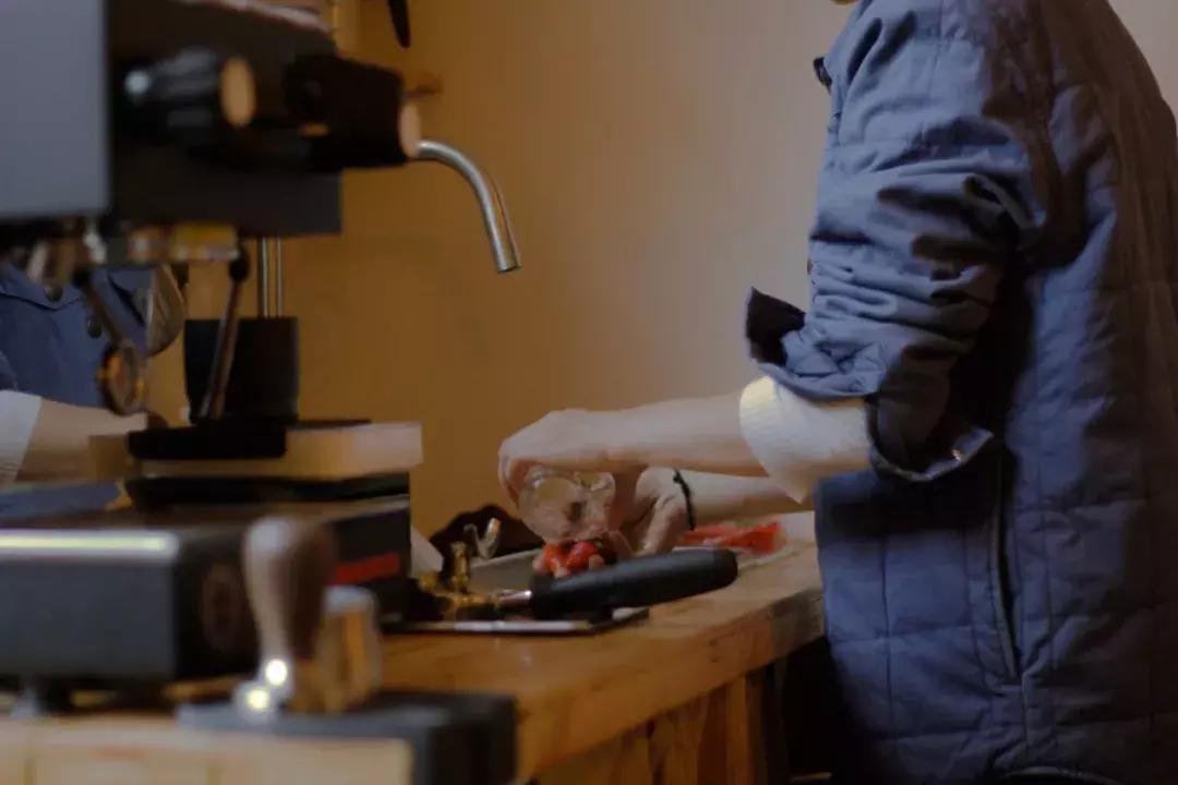 我们找到了重庆最用心的咖啡师，就在这间10㎡的小店里